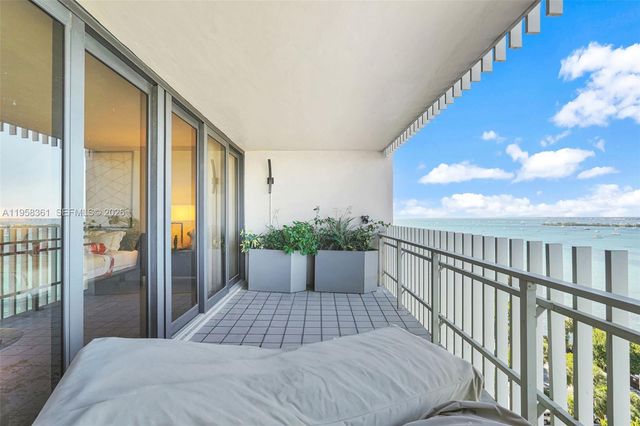 1 Grove Isle Dr A1110, Miami, FL 33133