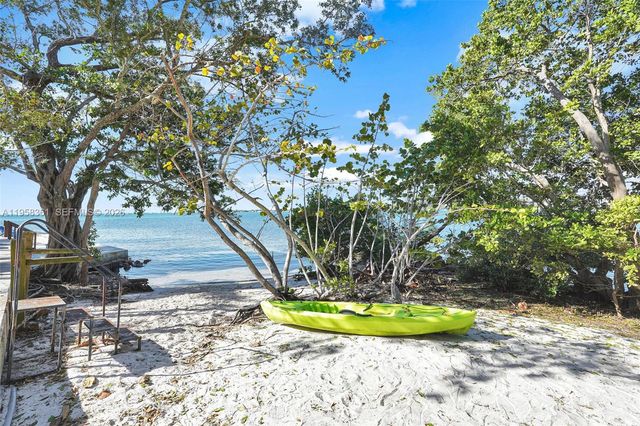 1 Grove Isle Dr A1110, Miami, FL 33133