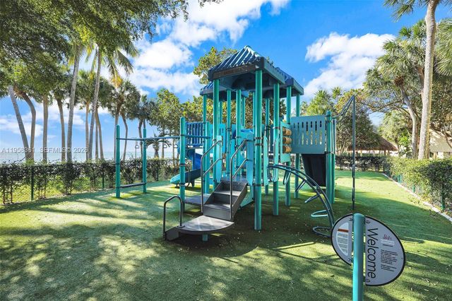 1 Grove Isle Dr A1110, Miami, FL 33133