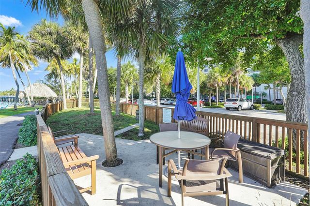 1 Grove Isle Dr A1110, Miami, FL 33133