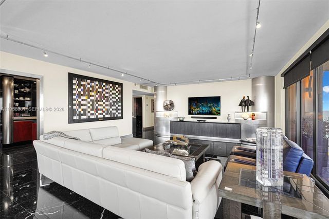 1 Grove Isle Dr A1110, Miami, FL 33133