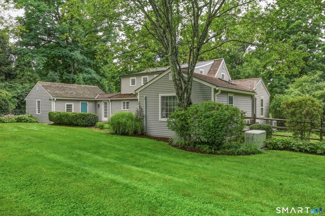 17 Curtiss Road, Woodbury, CT 06798