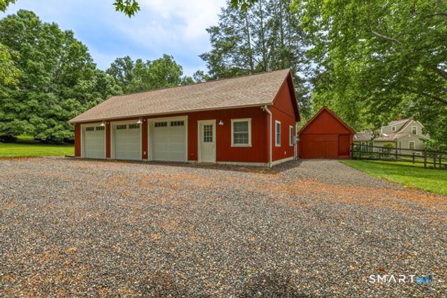 17 Curtiss Road, Woodbury, CT 06798