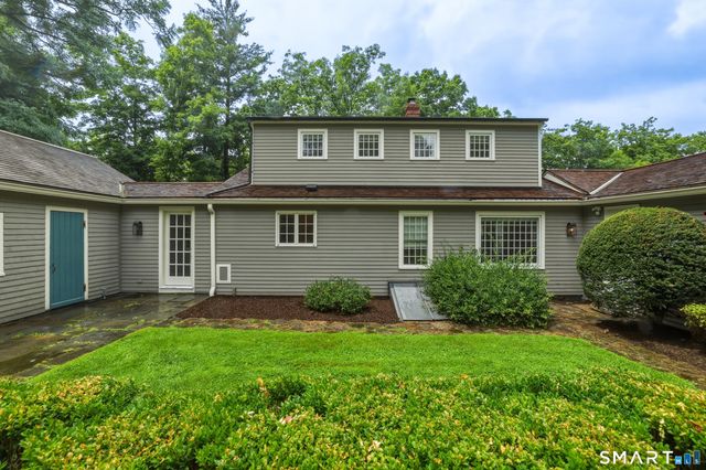 17 Curtiss Road, Woodbury, CT 06798