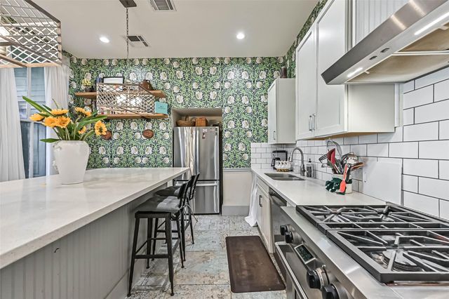 1819 Ball, Galveston, TX 77550