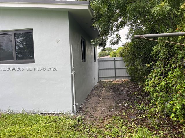 3720 SW 32nd St, Hollywood, FL 33023