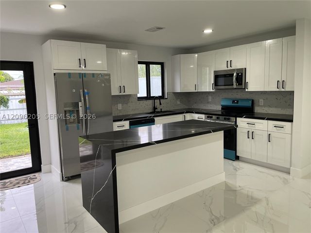 3720 SW 32nd St, Hollywood, FL 33023