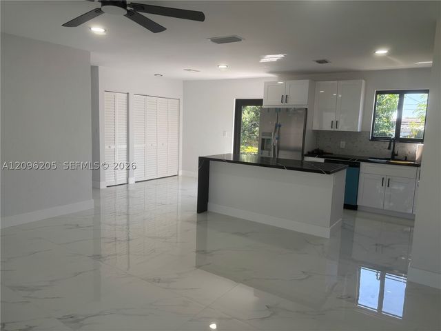 3720 SW 32nd St, Hollywood, FL 33023