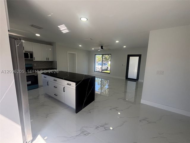 3720 SW 32nd St, Hollywood, FL 33023