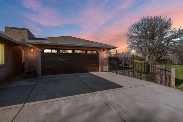 21960 Tom Bead Drive, Cottonwood, CA 96022