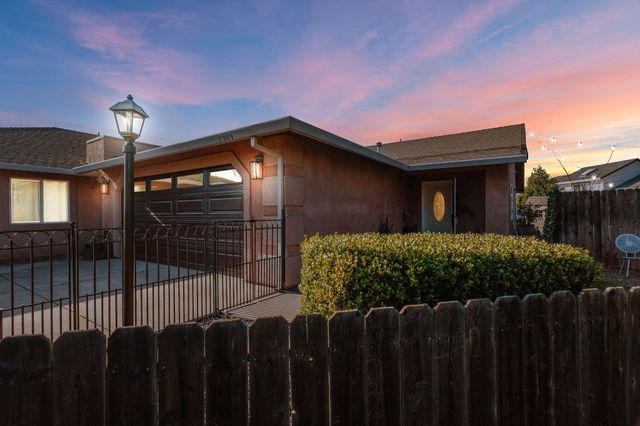 21960 Tom Bead Drive, Cottonwood, CA 96022