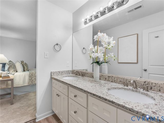 14115 Liberty Oaks Cir, Midlothian, VA 23112