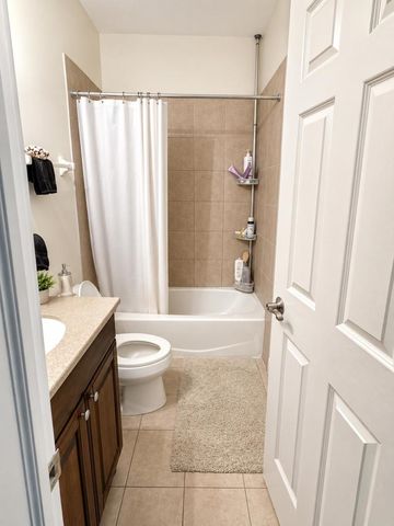 2445 Waterbury Lane 2445, Buffalo Grove, IL 60089