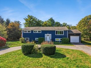 55 Burnside Ave, Seekonk, MA 02771