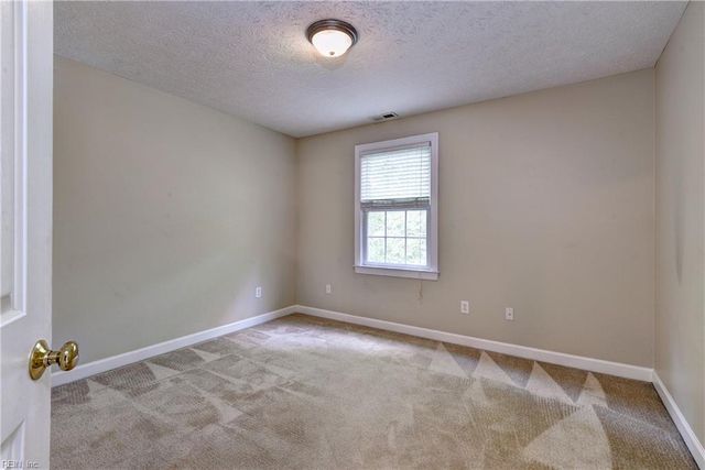 296 Walt Whitman AVE, Newport News, VA 23606