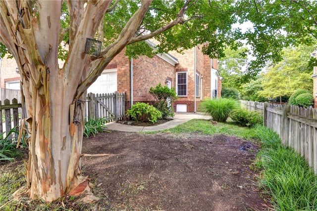 296 Walt Whitman AVE, Newport News, VA 23606