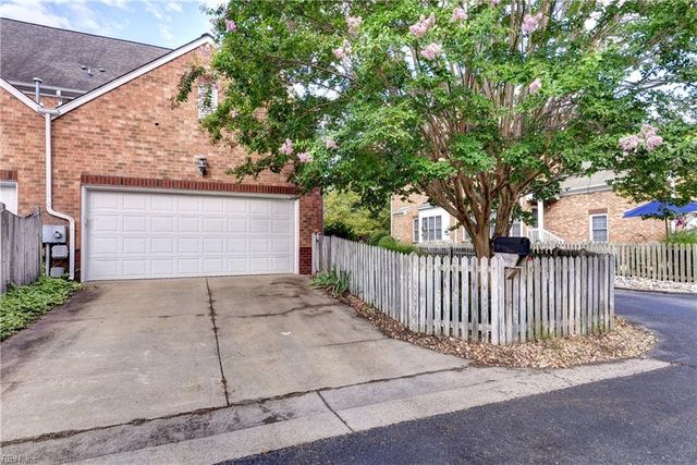 296 Walt Whitman AVE, Newport News, VA 23606