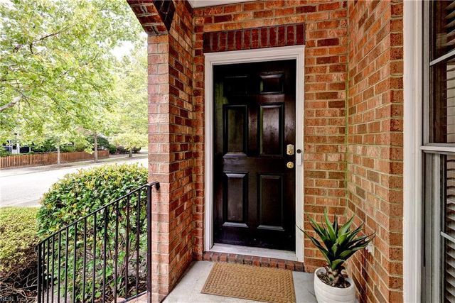 296 Walt Whitman AVE, Newport News, VA 23606