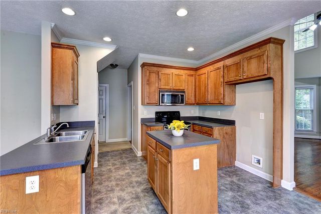 296 Walt Whitman AVE, Newport News, VA 23606