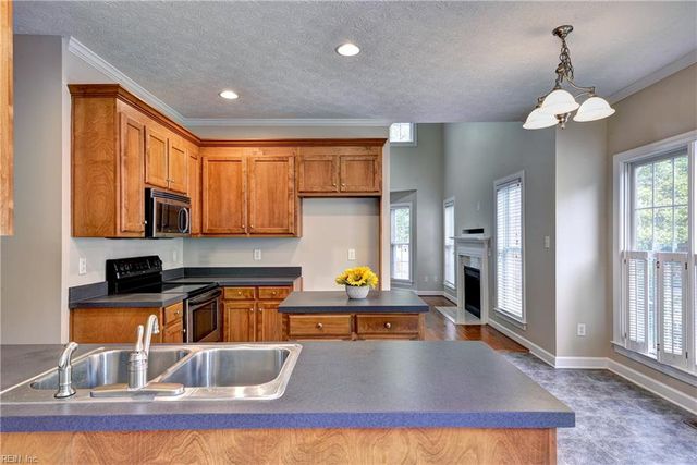 296 Walt Whitman AVE, Newport News, VA 23606