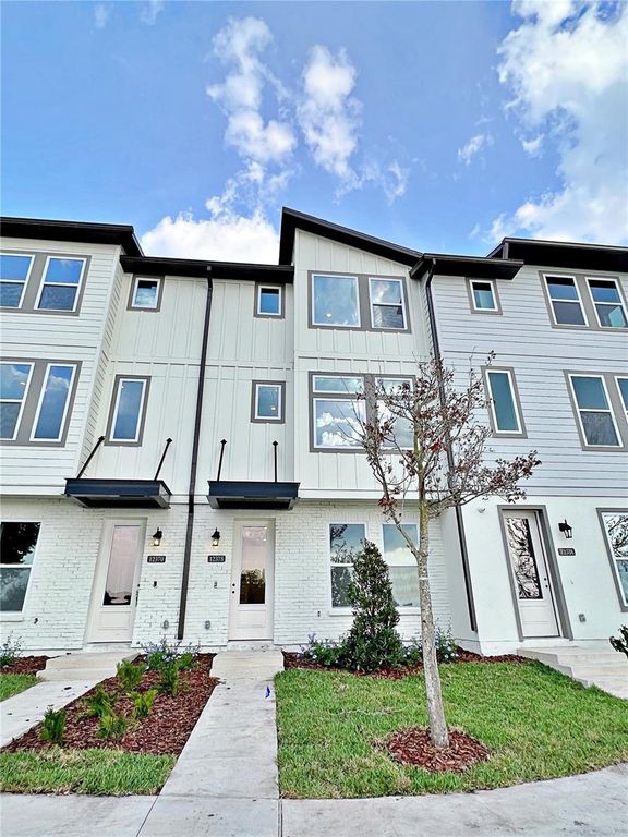 Image 2 of property listing at 12378 KOSHIVA ALLEY, Orlando, FL 32827