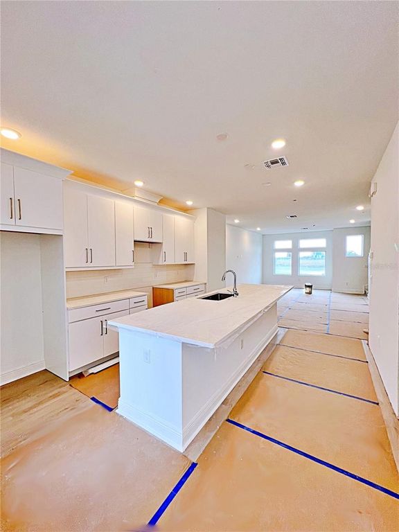 Image 16 of property listing at 12378 KOSHIVA ALLEY, Orlando, FL 32827