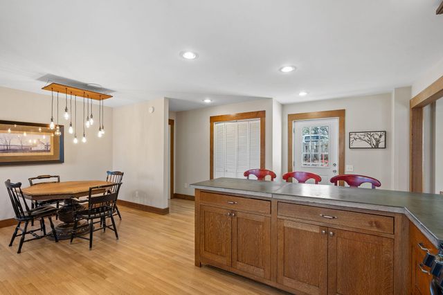 1812 Oakview Lane N, Plymouth, MN 55441