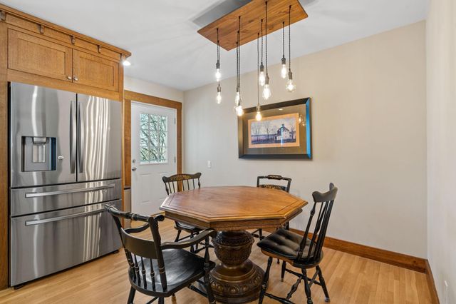 1812 Oakview Lane N, Plymouth, MN 55441