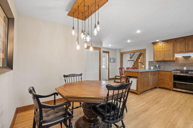 1812 Oakview Lane N, Plymouth, MN 55441