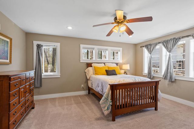 1812 Oakview Lane N, Plymouth, MN 55441