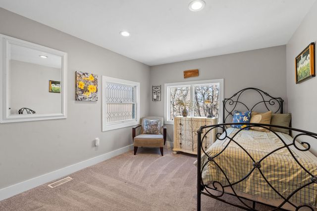 1812 Oakview Lane N, Plymouth, MN 55441