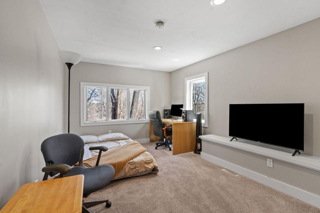 1812 Oakview Lane N, Plymouth, MN 55441