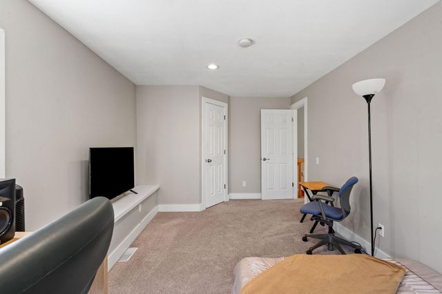 1812 Oakview Lane N, Plymouth, MN 55441