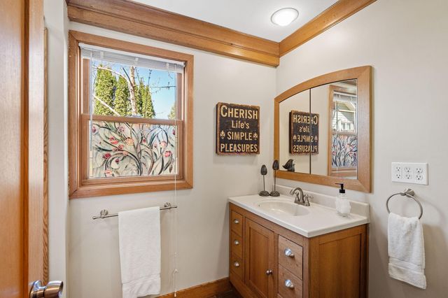 1812 Oakview Lane N, Plymouth, MN 55441