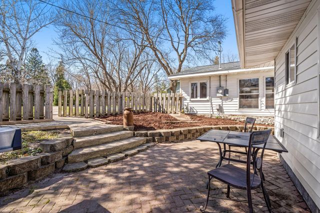 1812 Oakview Lane N, Plymouth, MN 55441