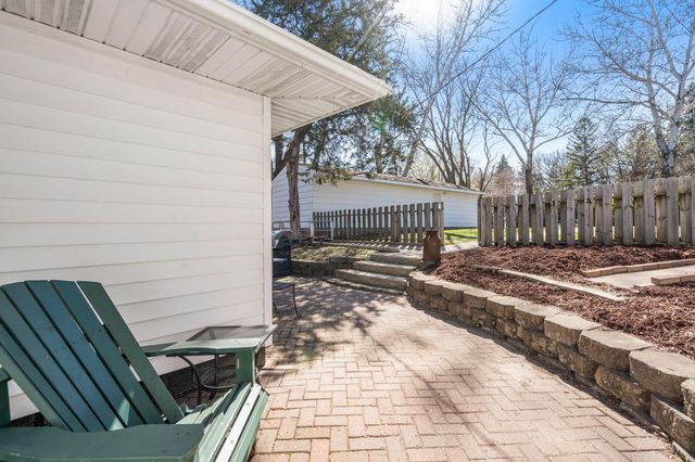 1812 Oakview Lane N, Plymouth, MN 55441