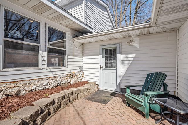 1812 Oakview Lane N, Plymouth, MN 55441