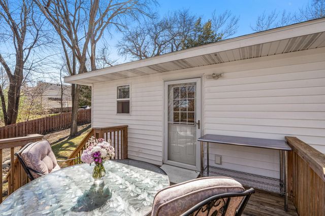 1812 Oakview Lane N, Plymouth, MN 55441