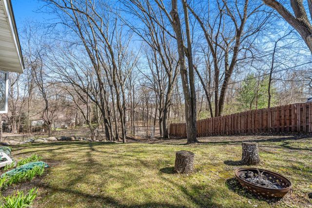 1812 Oakview Lane N, Plymouth, MN 55441