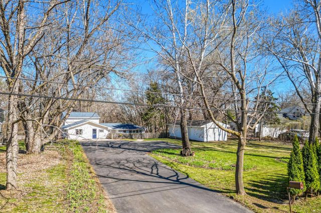 1812 Oakview Lane N, Plymouth, MN 55441