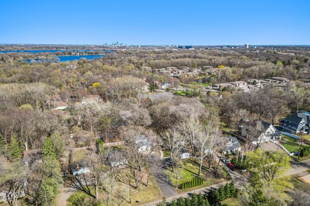 1812 Oakview Lane N, Plymouth, MN 55441