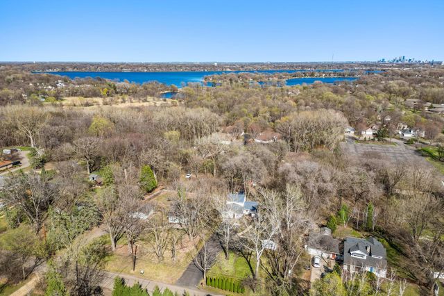 1812 Oakview Lane N, Plymouth, MN 55441