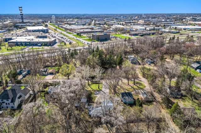 1812 Oakview Lane N, Plymouth, MN 55441