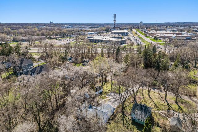 1812 Oakview Lane N, Plymouth, MN 55441