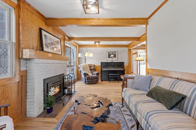 1812 Oakview Lane N, Plymouth, MN 55441