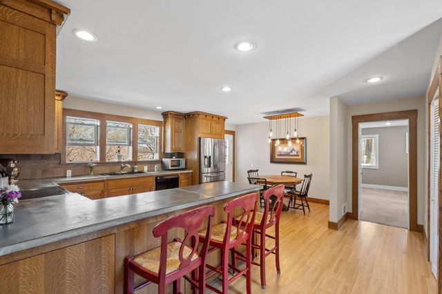 1812 Oakview Lane N, Plymouth, MN 55441