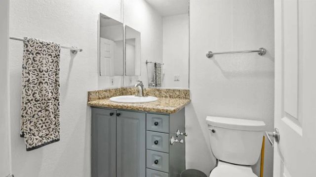 240 W Lincoln Ave 39, Escondido, CA 92026