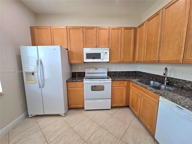 6841 N Lakeside Circle N 1091, Davie, FL 33314