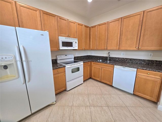6841 N Lakeside Circle N 1091, Davie, FL 33314