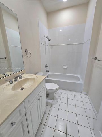 6841 N Lakeside Circle N 1091, Davie, FL 33314